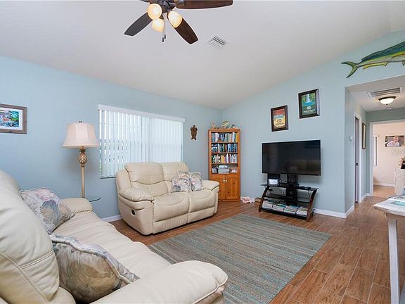 4th image of 2041 Oyster Creek Dr
