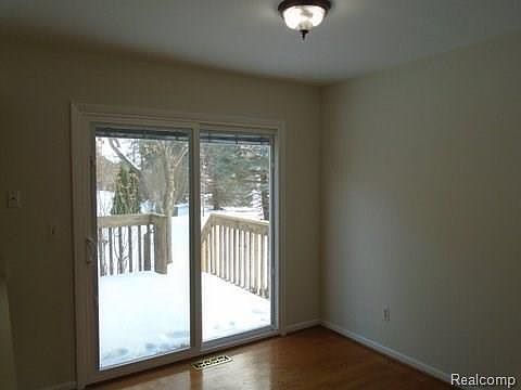 5th image of 775 McMunn St #1