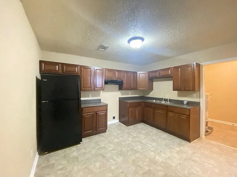 2115 S Pine St #B — Photo 5