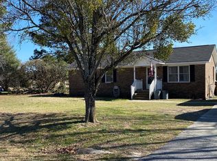 3 Bush Ct, Dalzell, SC 29040