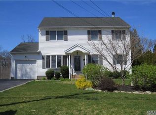 17 Laurelton Ave, Ronkonkoma, NY 11779