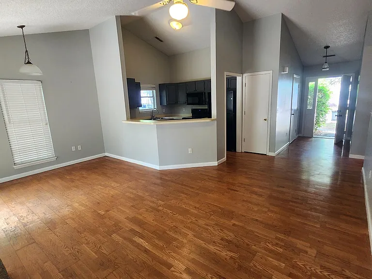 105 Mapperton Ct — Photo 13
