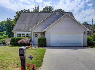 8300 Maple Oak Ln, Powell, TN 37849