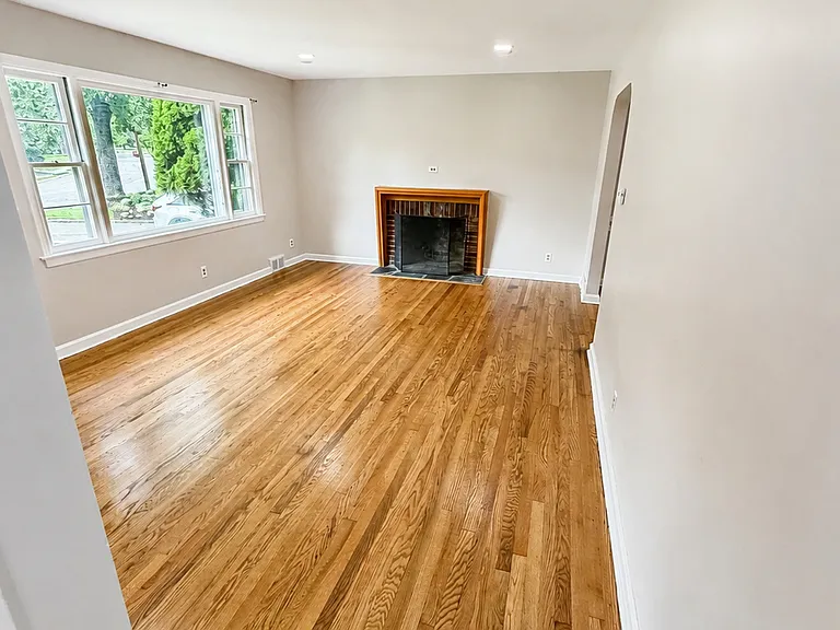 22 Springbrook Rd — Photo 4