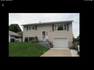 3345 Overland Dr, Bettendorf, IA 52722