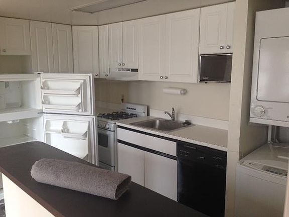 3rd image of 1327 Spruce St #10
