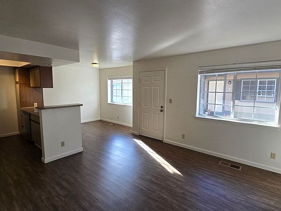 4th image of 239 Cheney St #C