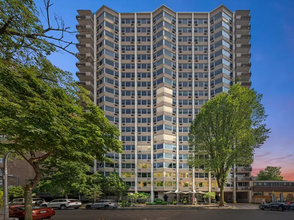 555 W Cornelia Ave APT 210, Chicago, IL 60657
