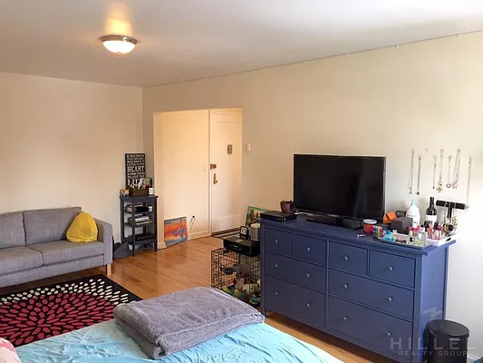 Rented by Hillel Realty Group | media 13