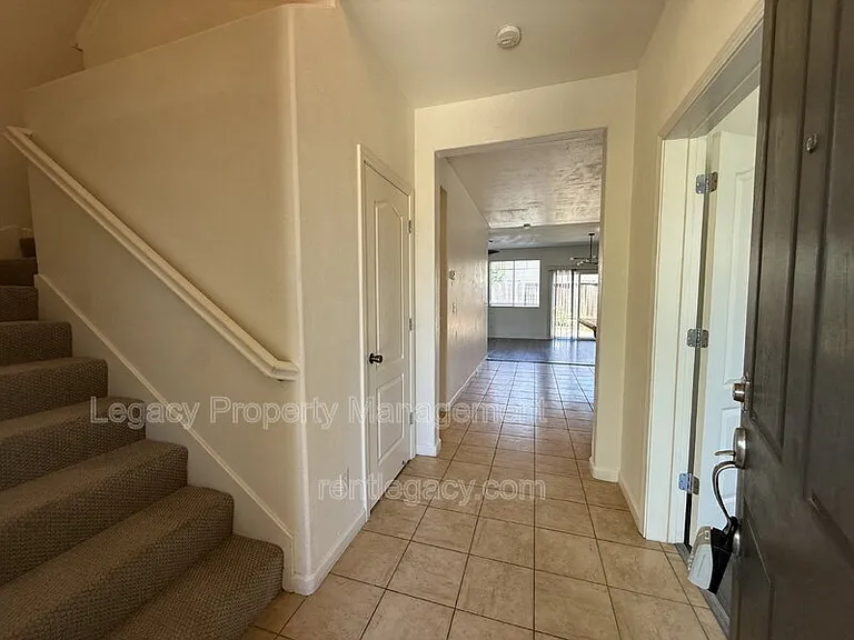 1552 Bailey Dr — Photo 4