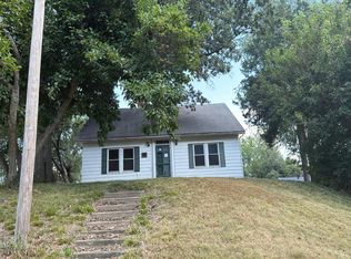 318 S 5th St, Vandalia, IL 62471
