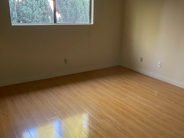 343 W Lomita Ave — Photo 10