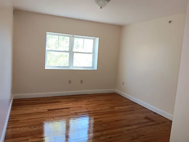 232 Shephard Ave — Photo 9