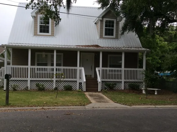 611 McIntosh St, Gulfport, MS 39507