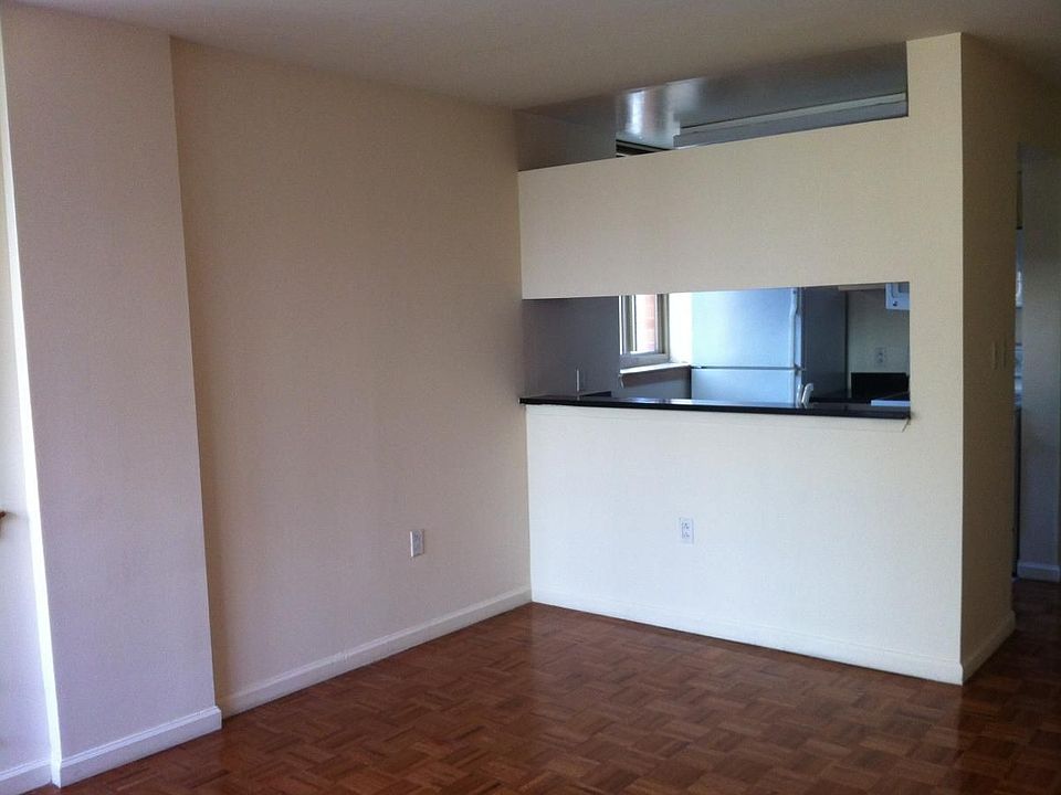 2nd image of 29 Stuyvesant St