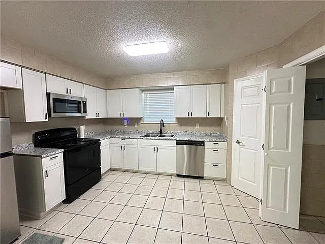 5913 S Oak Dr — Photo 5