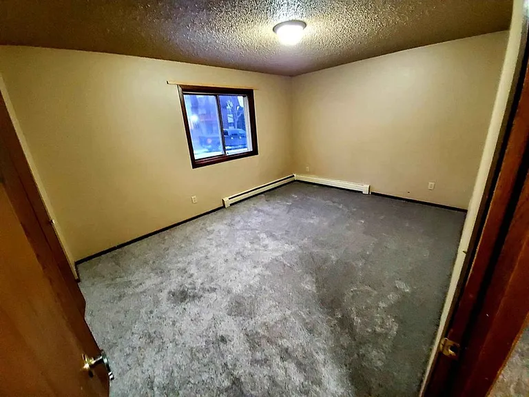 2901 E Rosser Ave — Photo 5