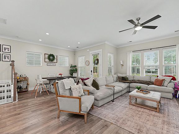 4th image of 4413 Louisa Ln