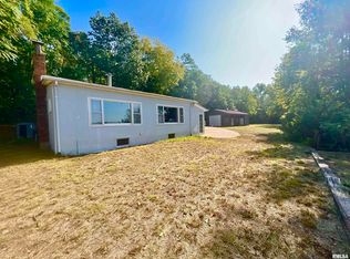 206 2nd St, New Boston, IL 61272