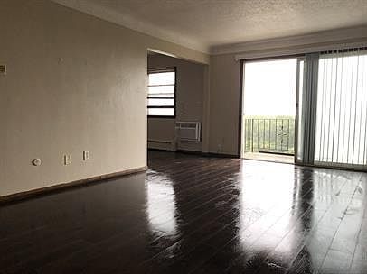 4th image of 1560 Willis Ave #10994692