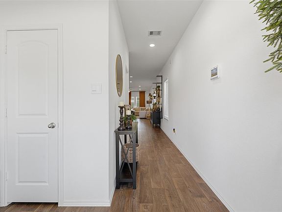 4th image of 10015 Lavender Ln