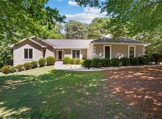 2098 Lakewood Cir, Grayson, GA 30017