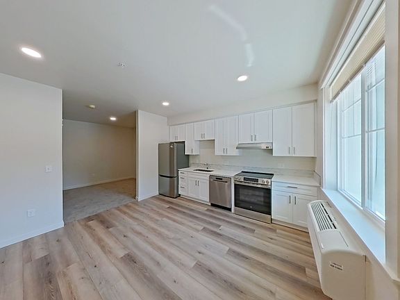 2nd image of 357 W Broadway Aly #357-1