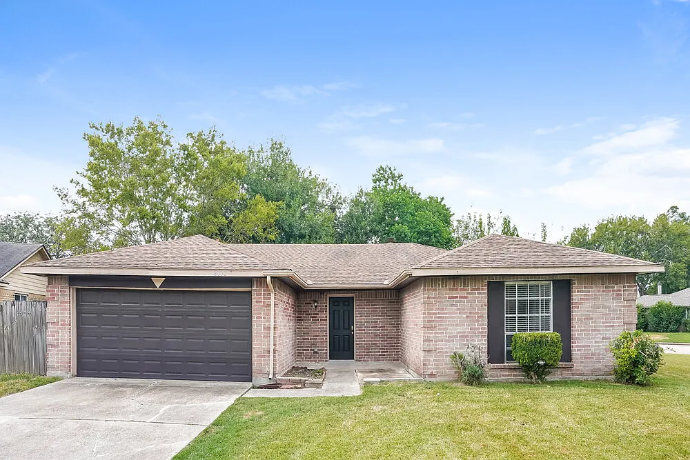 3 bed, 2.0 bath, 1526 sqft, $2,005 — Photo 1