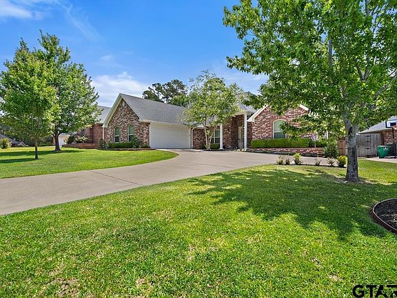 3rd image of 1883 Old Oak Dr