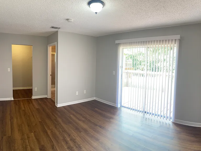 1719 Edgewater Dr — Photo 10