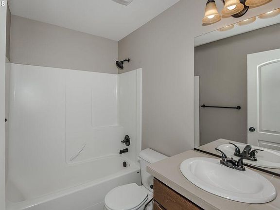 4th image of 2717 Ne 131st Avenue