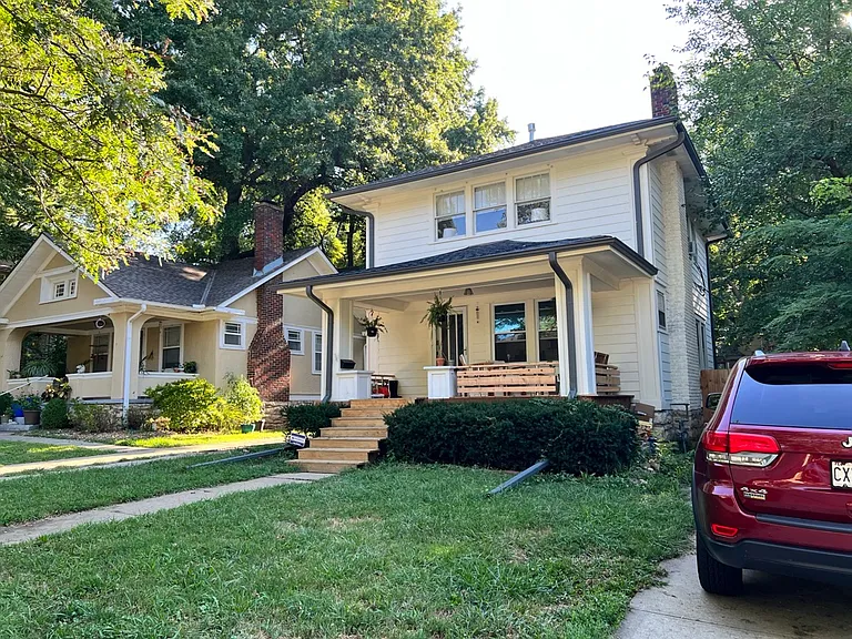 5421 Holmes St — Photo 1
