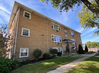 16 2nd St APT F, Downers Grove, IL 60515