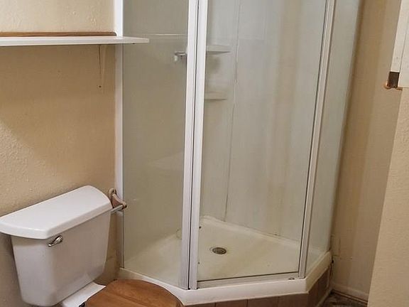 4th image of 2720 Cheyenne Ave