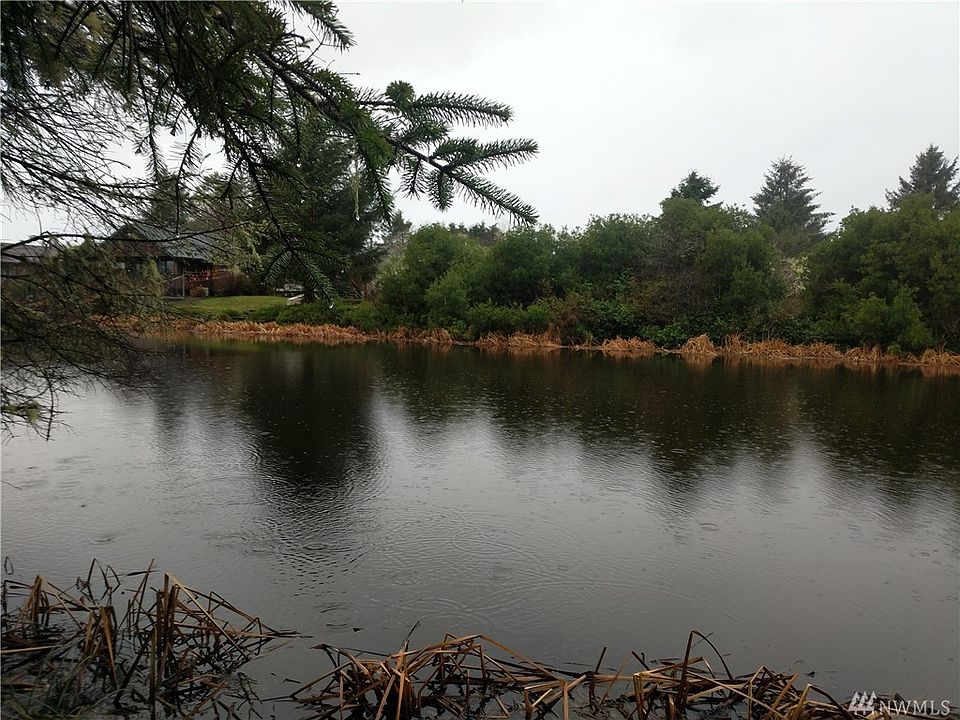 2nd image of 643 Olallie Cir SE