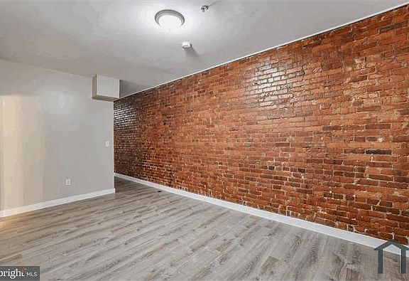 3rd image of 302 V St NE APT 1