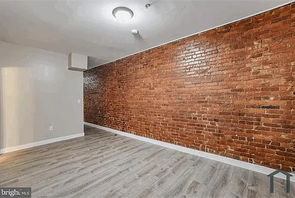302 V St NE #1 — Photo 3