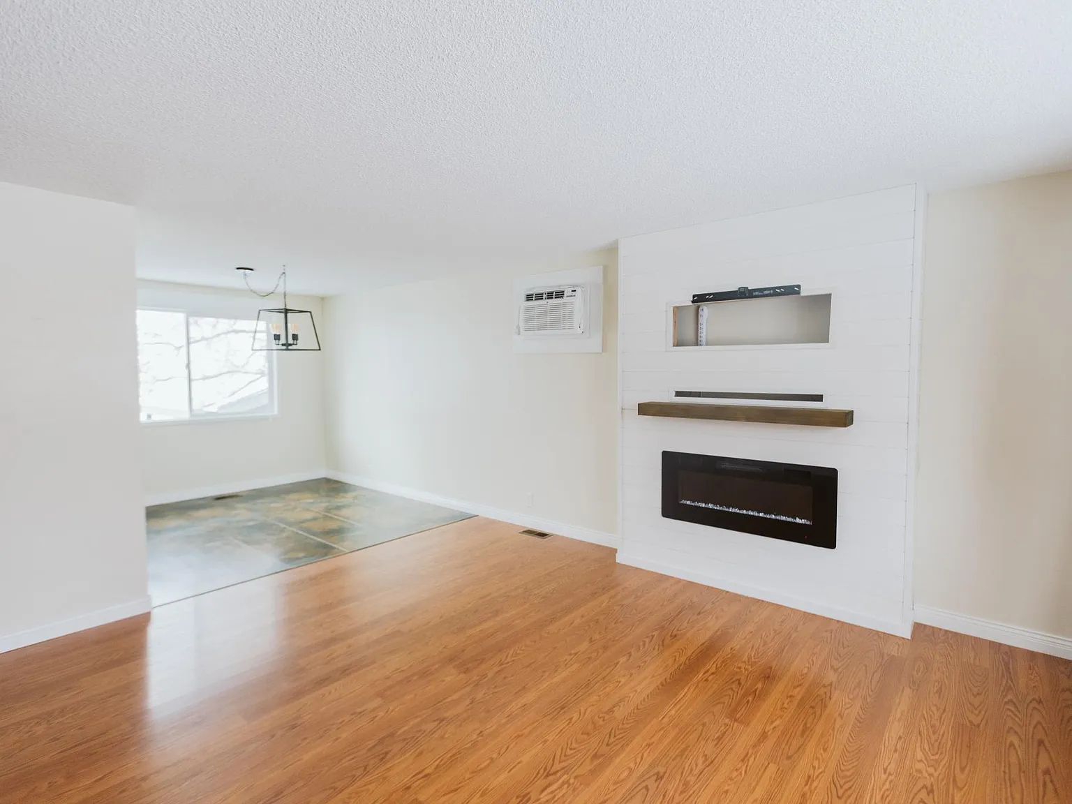 1233 Pineview St — Photo 4