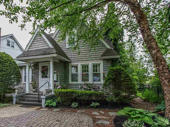 4th image of 317 Alexander Ave