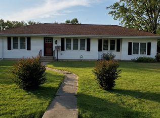 1114 Pine St, Marshall, IL 62441