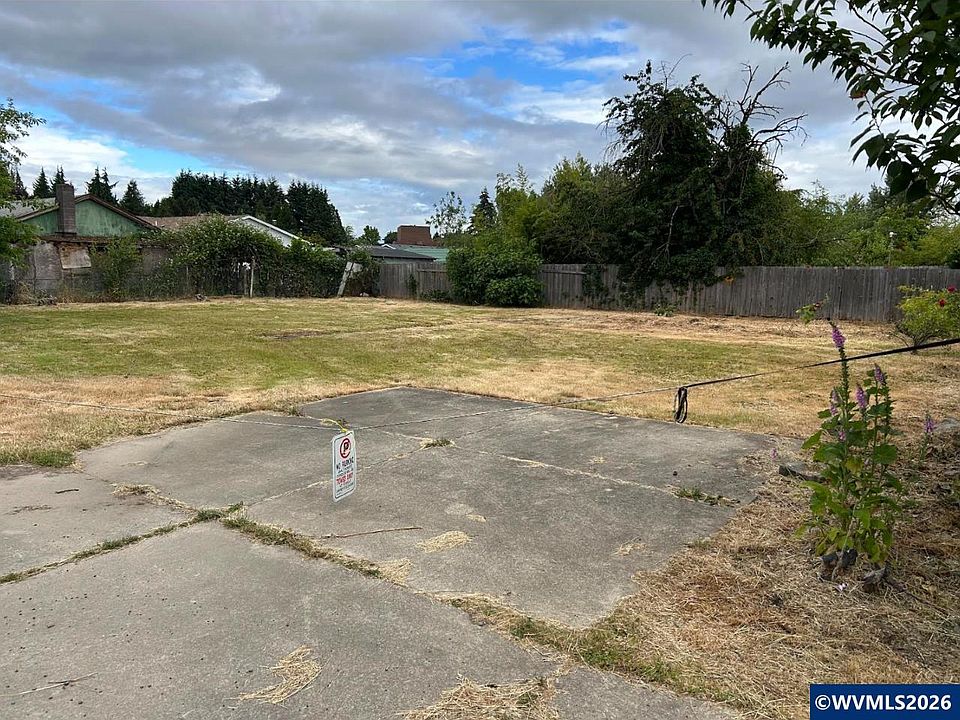 1st image of 2045 Hollywood Dr NE