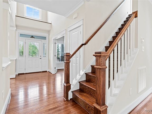 4th image of 8430 Roden Dr