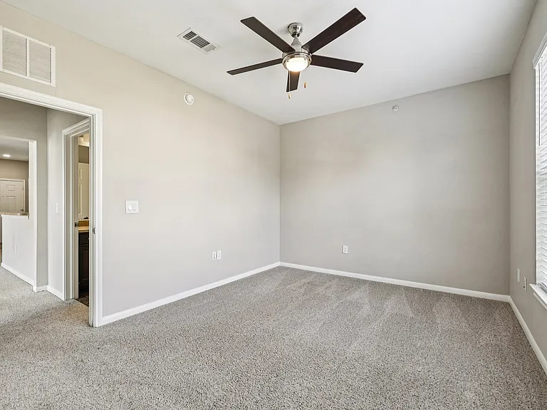 Las Brisas Apartments — Photo 155