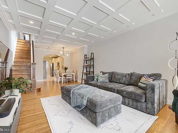 5th image of 841 S Conkling St