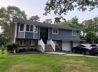 16 Reed St, Smithtown, NY 11788