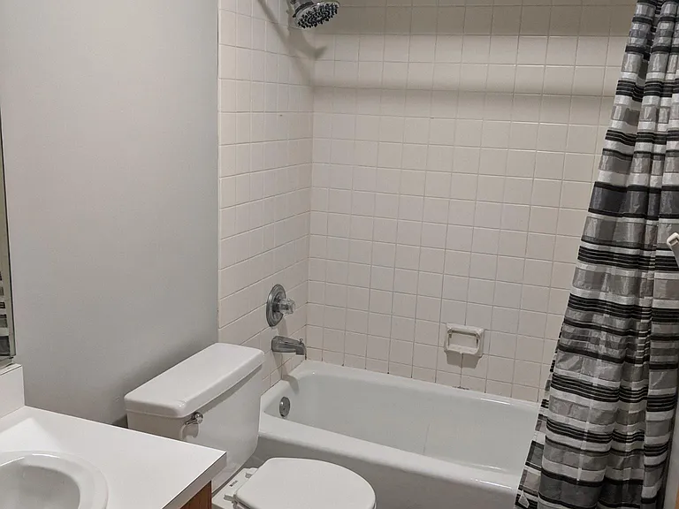 226 Exchange St S #B — Photo 10