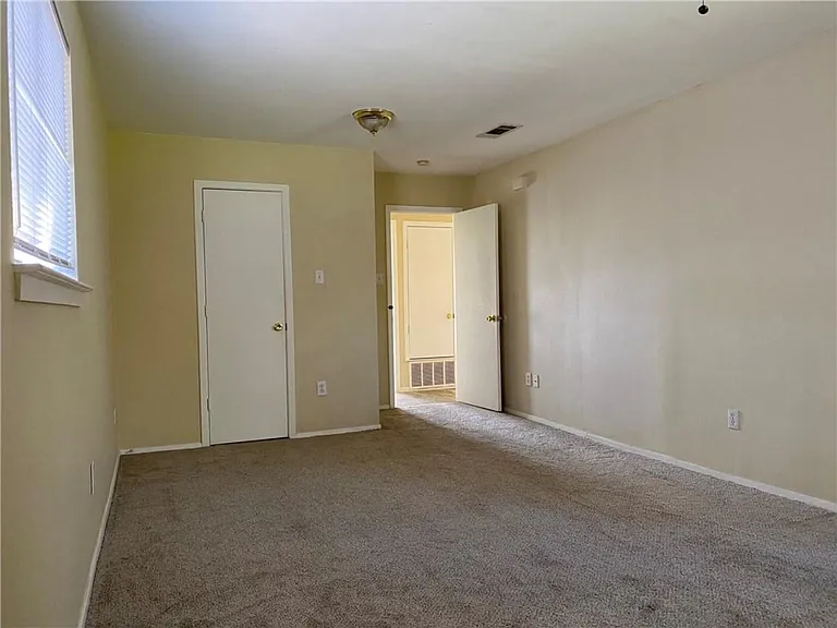2231 Palmera Cv — Photo 9