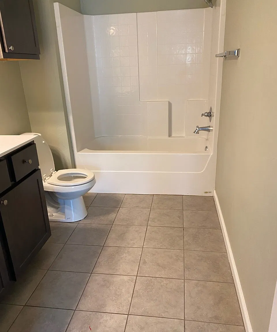 1 bed, 576 sqft, $975 — Photo 2