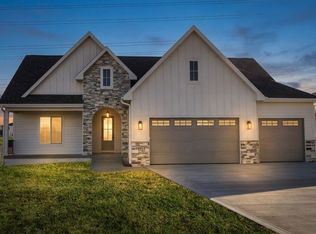 16212 Ironwood Ln, Urbandale, IA 50323
