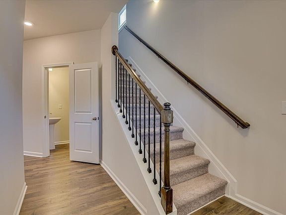 3rd image of 712 Courtland Drive